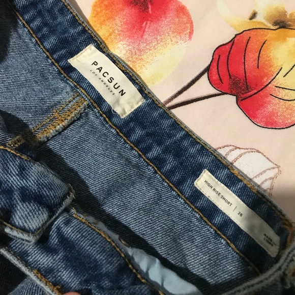 Denim shorts - Picture 2 of 5